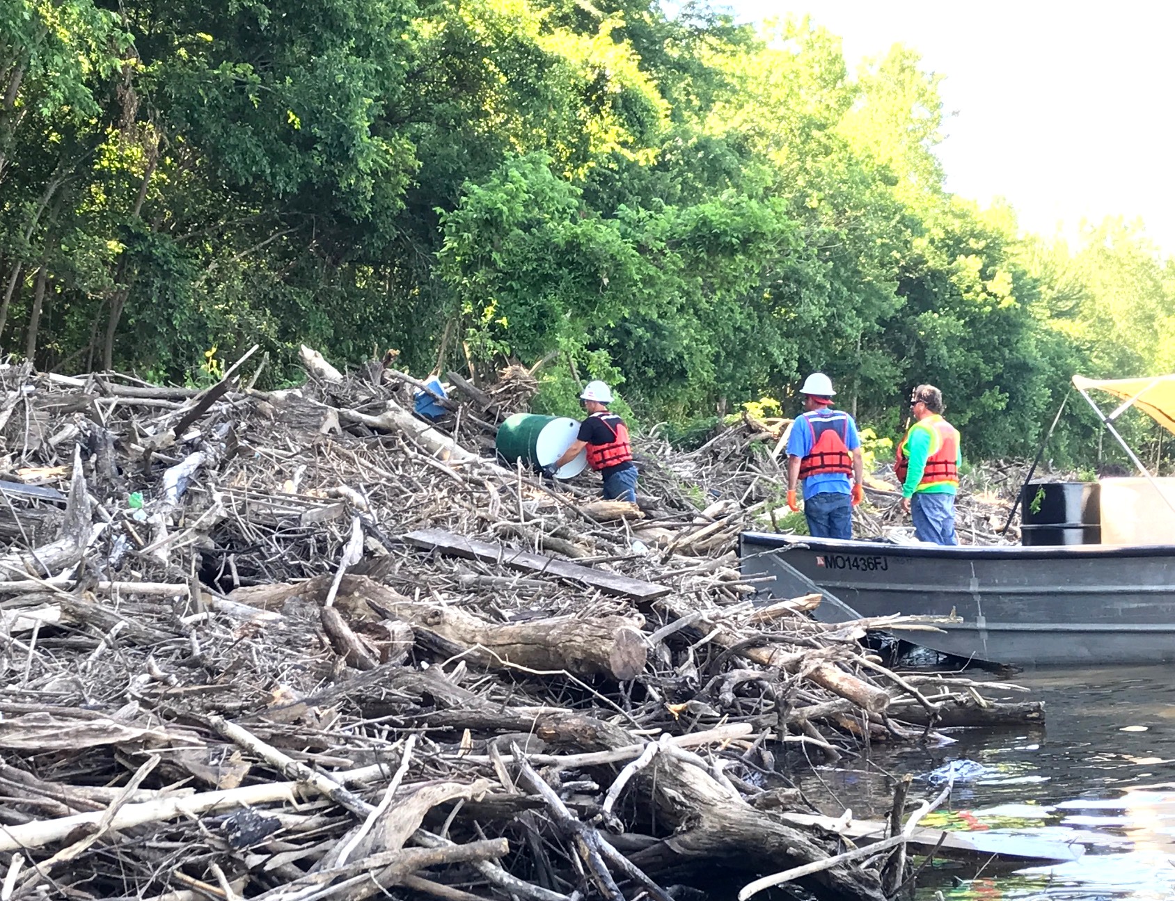 recovering-orphaned-containers-on-the-meramec-river-recovery-mo-gov